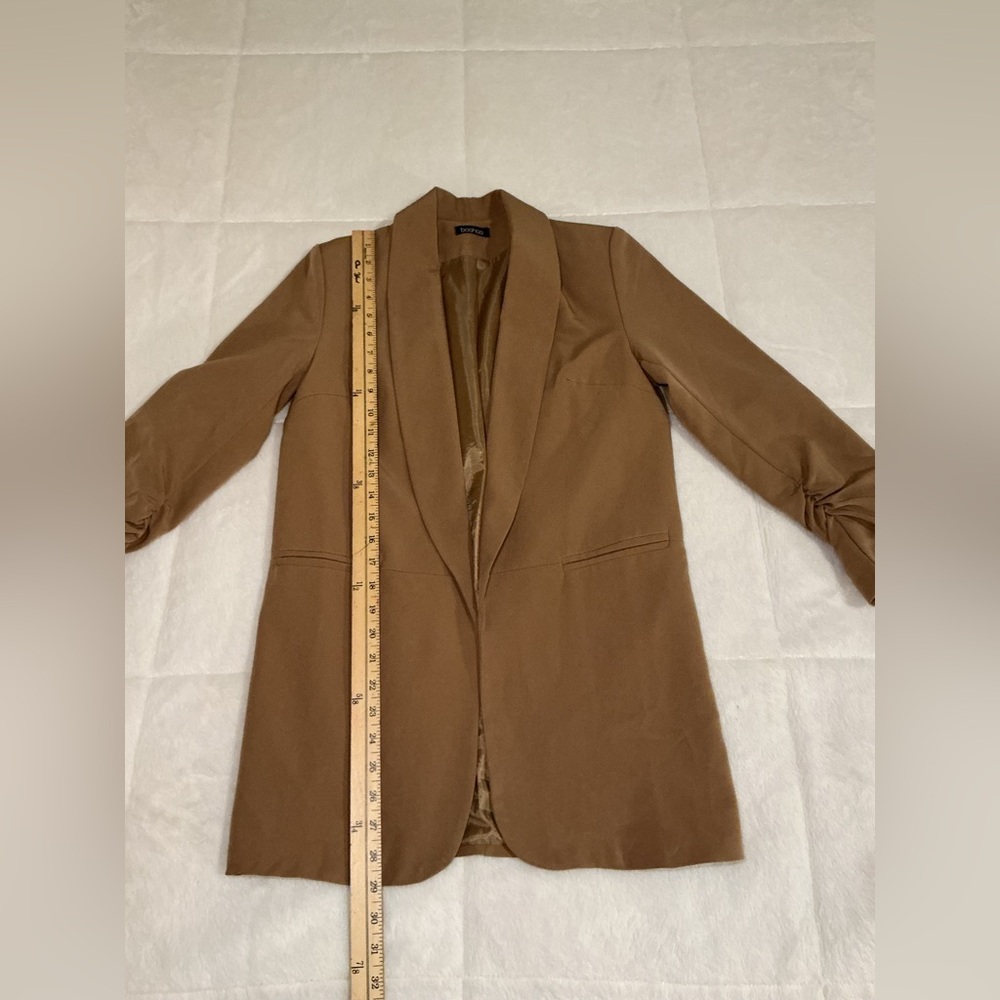 Elegant Tan Women's Blazer - Picture 3 of 9